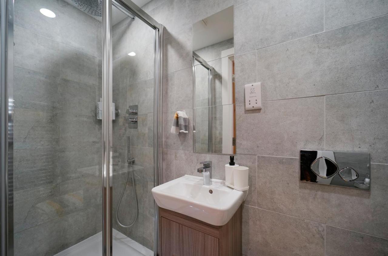 Modern 2 Bed Apartment With Juliet Balcony - Dhb Stays Leeds (West Yorkshire) Exterior foto