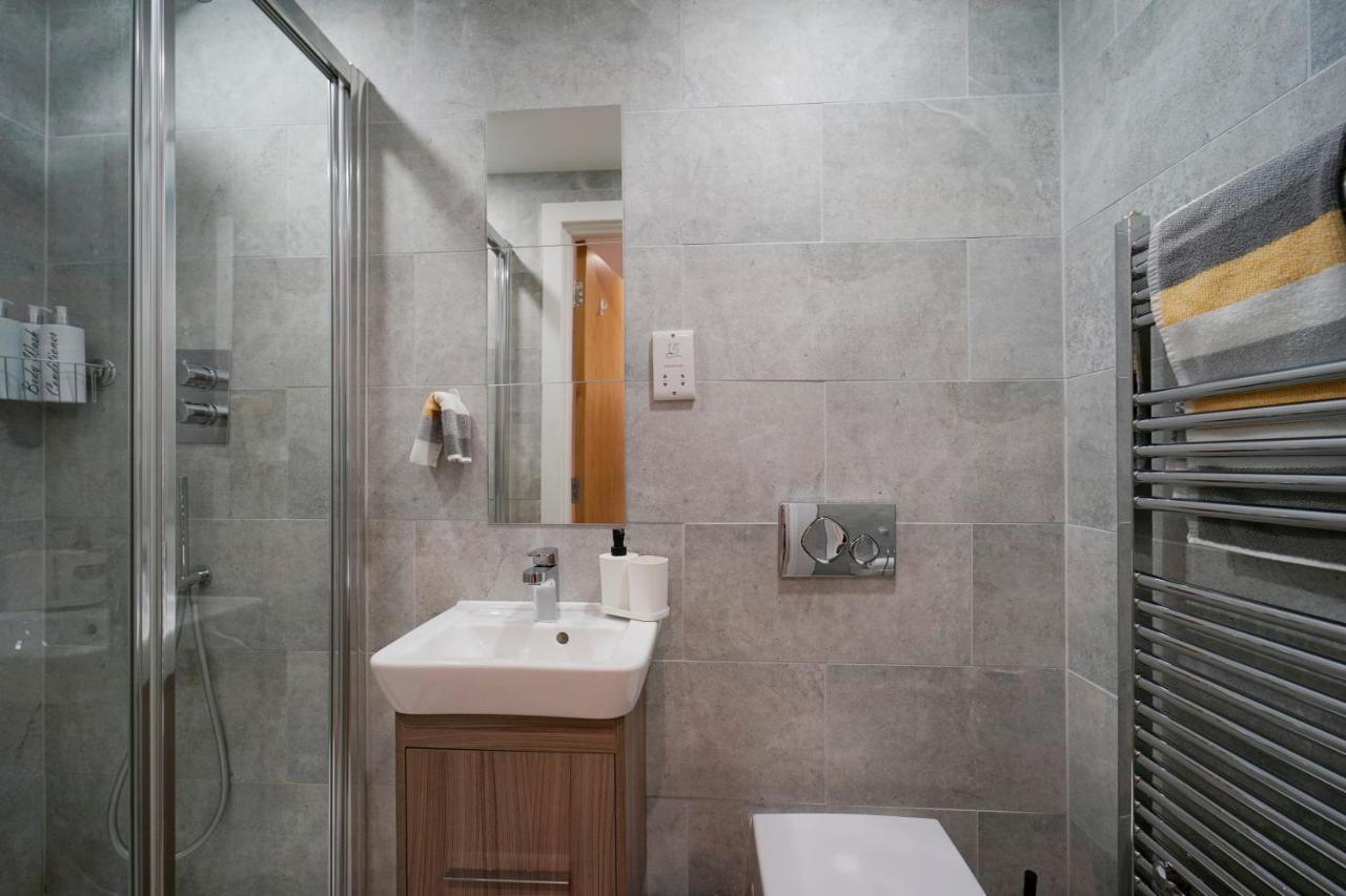 Modern 2 Bed Apartment With Juliet Balcony - Dhb Stays Leeds (West Yorkshire) Exterior foto